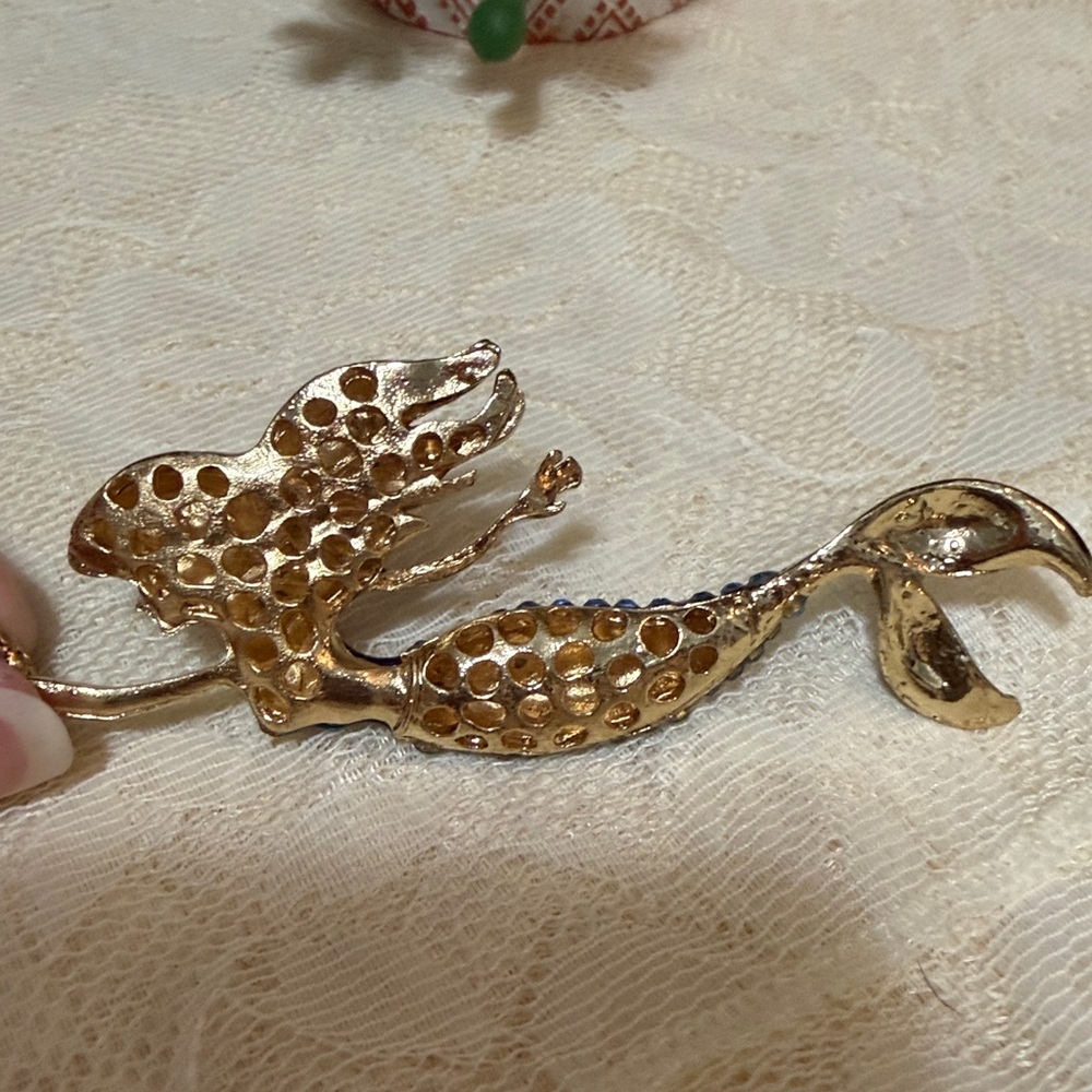 🧜‍♀️bogoho🧜‍♀️🧜‍♀️🧜‍♀️Betsy Johnson Blue and Gold Mermaid Pendant Necklace - Picture 7 of 8